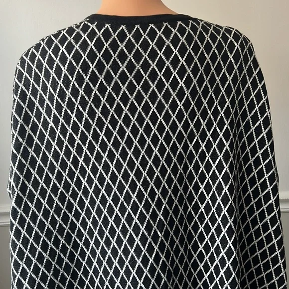 Chicos Black White Patterned Poncho Cardigan - Picture 12 of 15